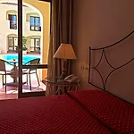 Ξενοδοχείο Monti Di Mola 4*