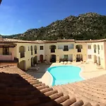 Ξενοδοχείο Monti Di Mola 4*