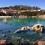 Ξενοδοχείο Monti Di Mola 4*