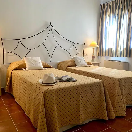 Hotel Monti Di Mola 4*