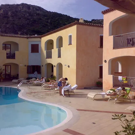 Hotel Monti Di Mola 4*