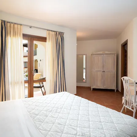 Hotel Monti Di Mola 4*