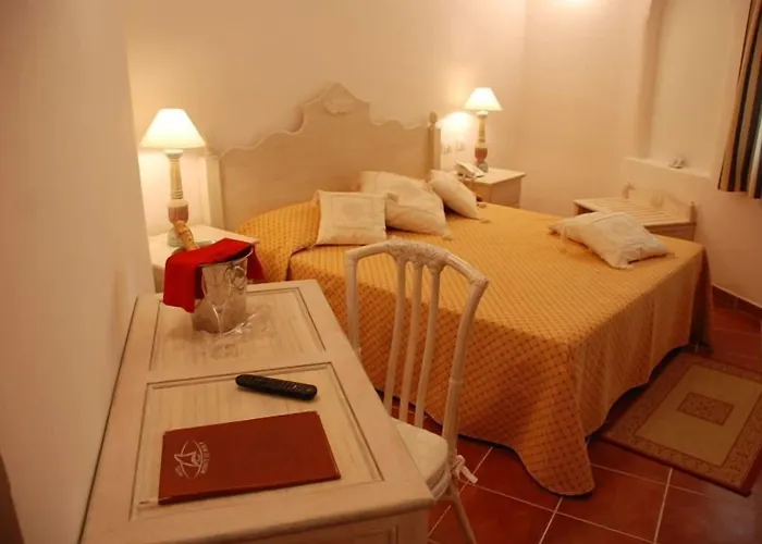 Hotel Monti Di Mola 4*