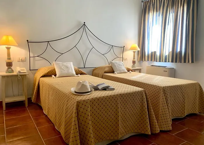 Hotel Monti Di Mola 4*