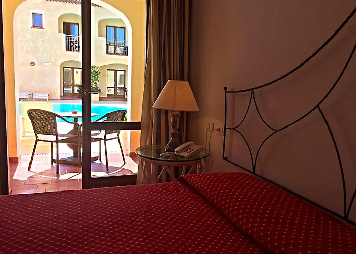 فندق Monti Di Mola 4*