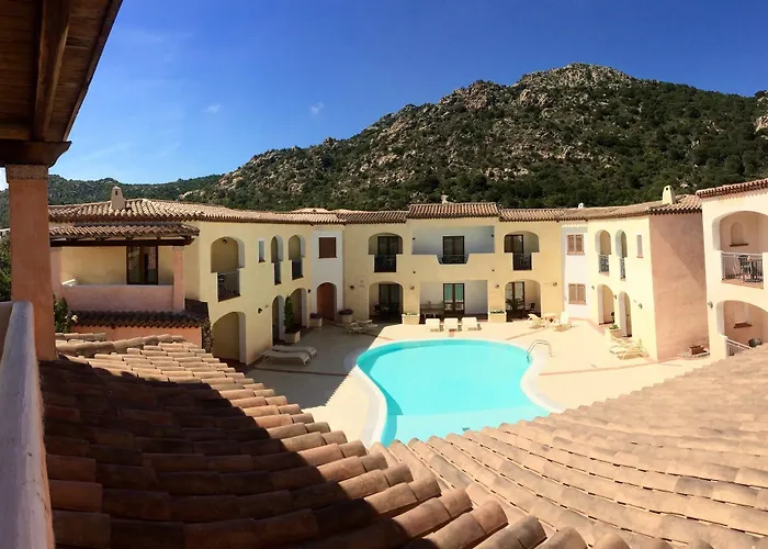 Hotel Monti Di Mola 4*