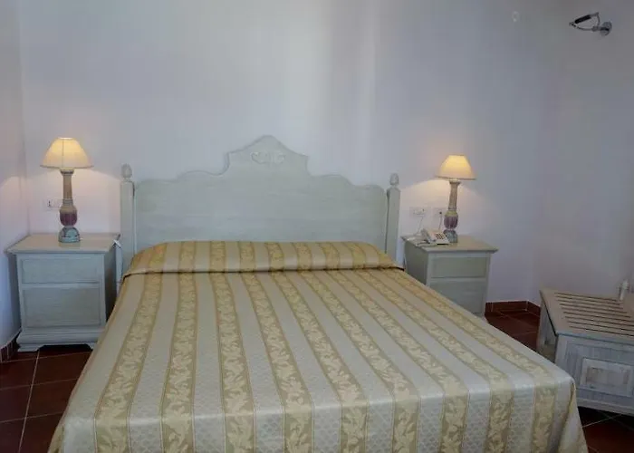 Monti Di Mola فندق بورتو كيرفو