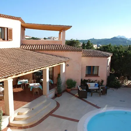 Hotel Monti Di Mola 4*